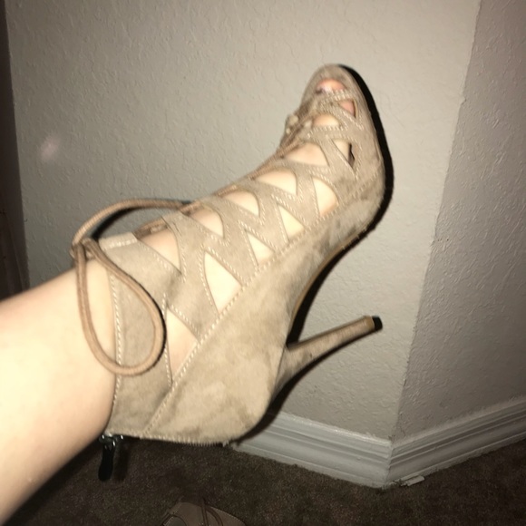 Taupe heels - Picture 3 of 8